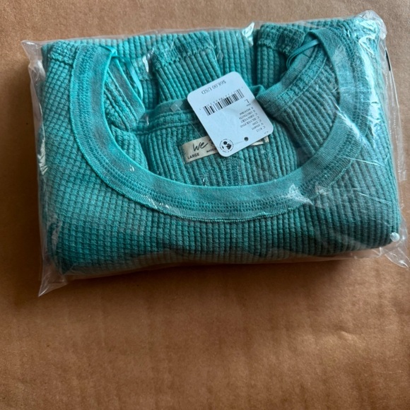 Free People Microphone Drop Thermal Size: L - Picture 7 of 7